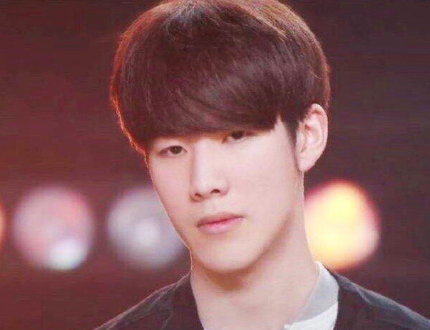 LPL female host Zhang Xiaowei posted a photo： I experienced betrayal and a car accident this year, but I survived unexpe