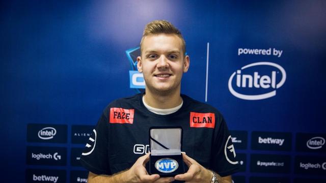 S12总决赛主办地公布：这次咱们可能要熬夜了