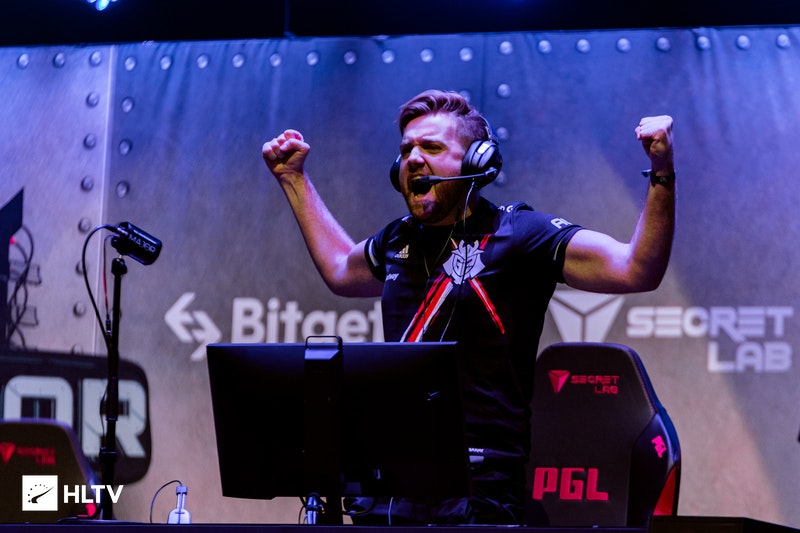 LPL抢分大战正式开启，11支战队争七个名额，RNG被抬进季后赛